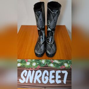 The Sak signature fur lined rubber boot sz 8 brand new waterproof peace nature